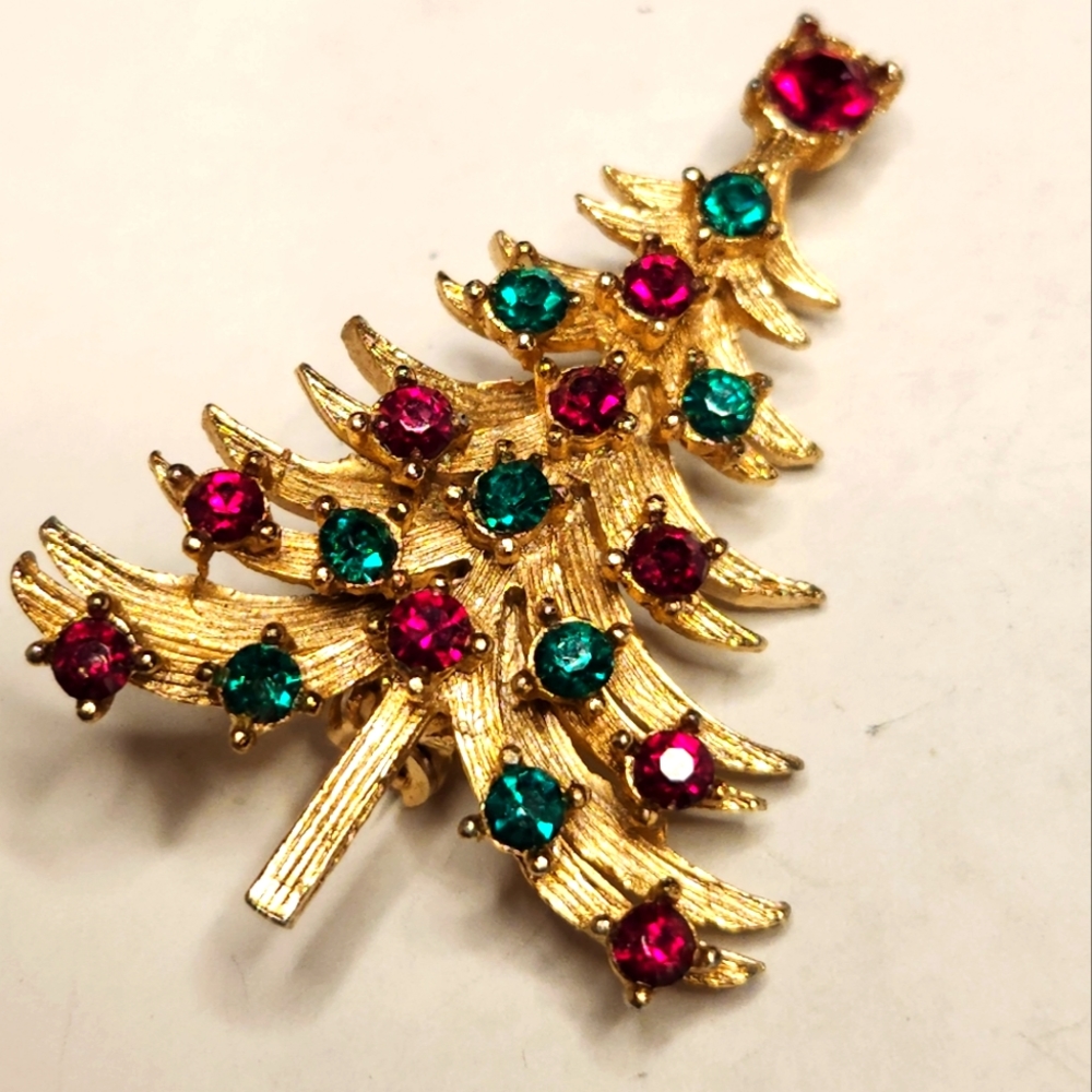 Vintage Christmas Tree Holiday Jewelry Brooch Red Green Rhinestones Gold Tone